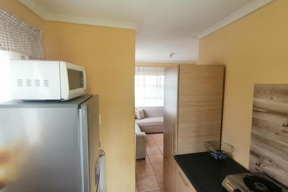 Delightful two-bedroom house - Photo 5