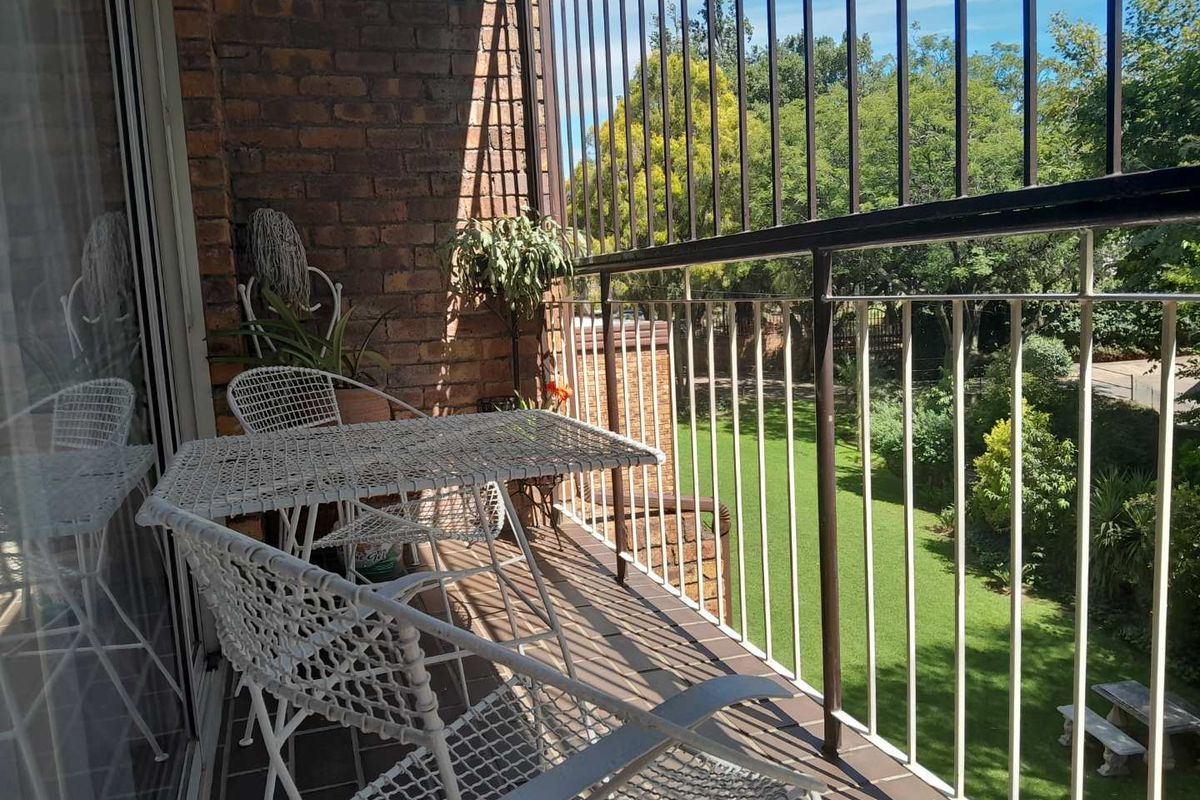 Well maintained 1st floor 3 Bedroom Home - Photo 4