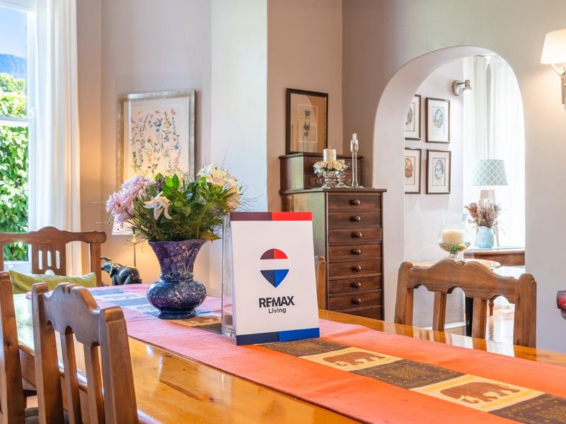 Heritage home in walking distance from Rondebosch’s finest schools! - Photo 10