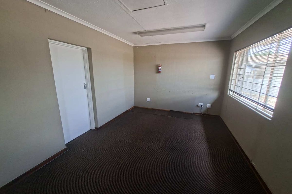 MODERN STANDALONE OFFICE SPACE IN RUIMSIG - Photo 3