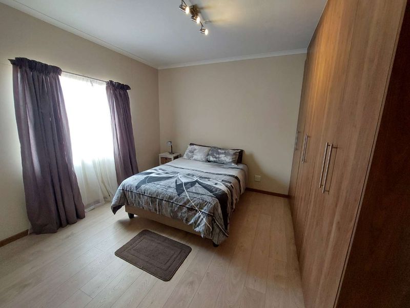 Serene 4 Bedroom Family House - Photo 9