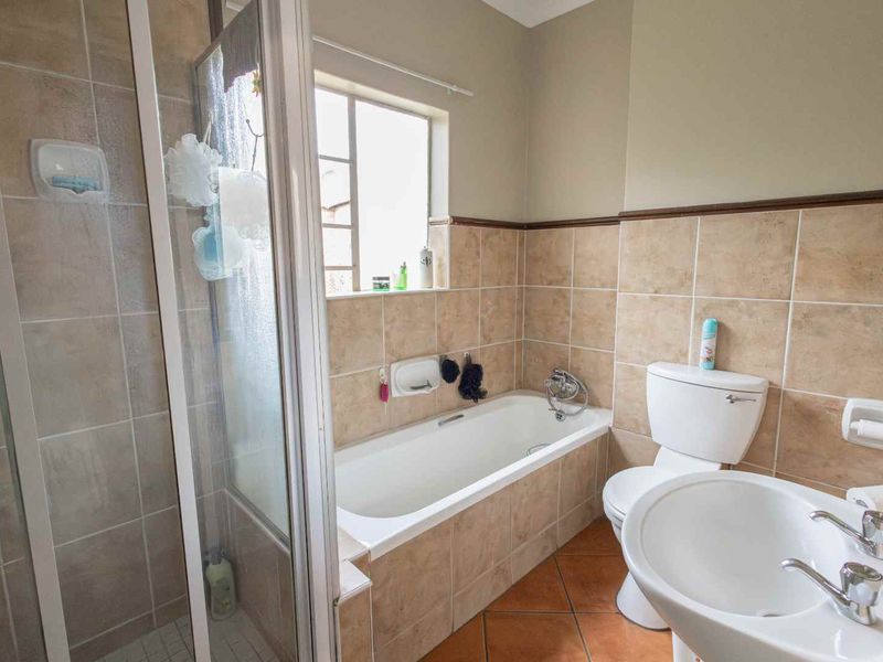 2 Bedroom Top-Floor Apartment for Sale in Papillon Equestria - Photo 7
