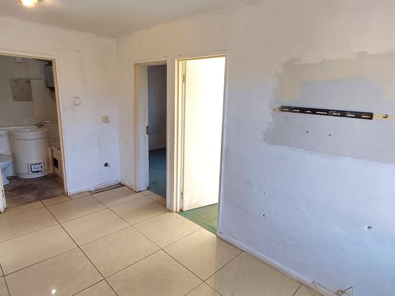 Ready to upgrade 2 bedroom ground floor apartment - Photo 4