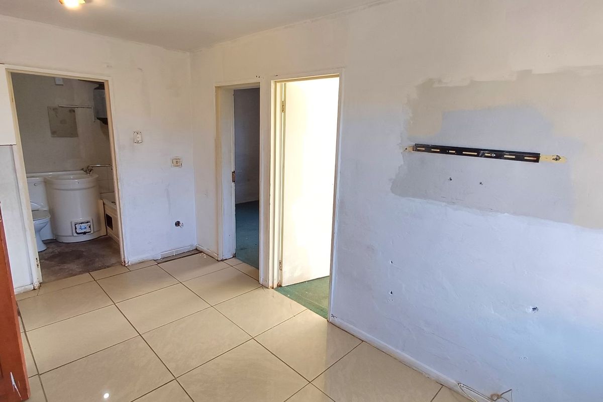 Ready to upgrade 2 bedroom ground floor apartment - Photo 4