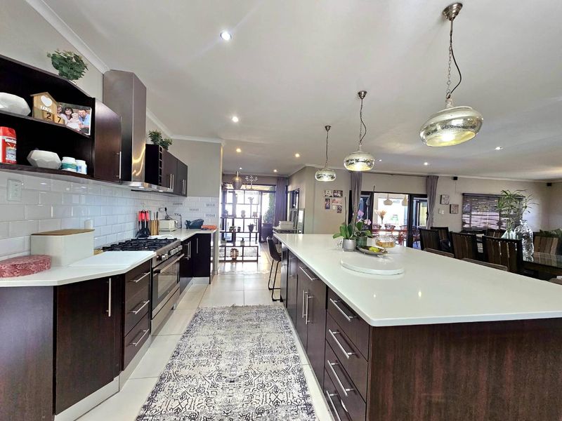 Immaculate 4-Bed Home with Pool & Office, Move-In Ready - Photo 7