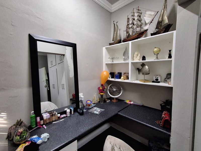 Profitable Business Opportunity: Guest House for Sale with Long Term Contracts - Photo 3