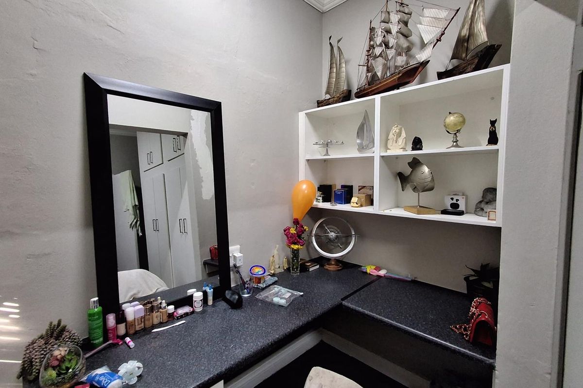 Profitable Business Opportunity: Guest House for Sale with Long Term Contracts - Photo 3