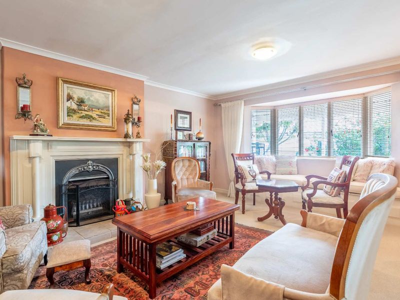 Elegant Estate Living just 400 Metres from the Beach - Photo 6