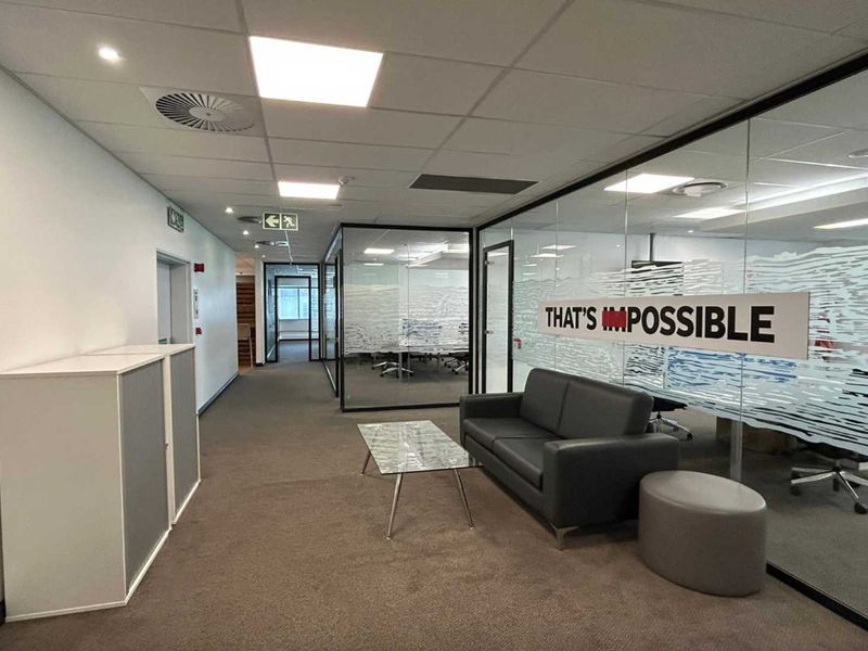 Premium 950m2 office space to let in Foreshore - Photo 5