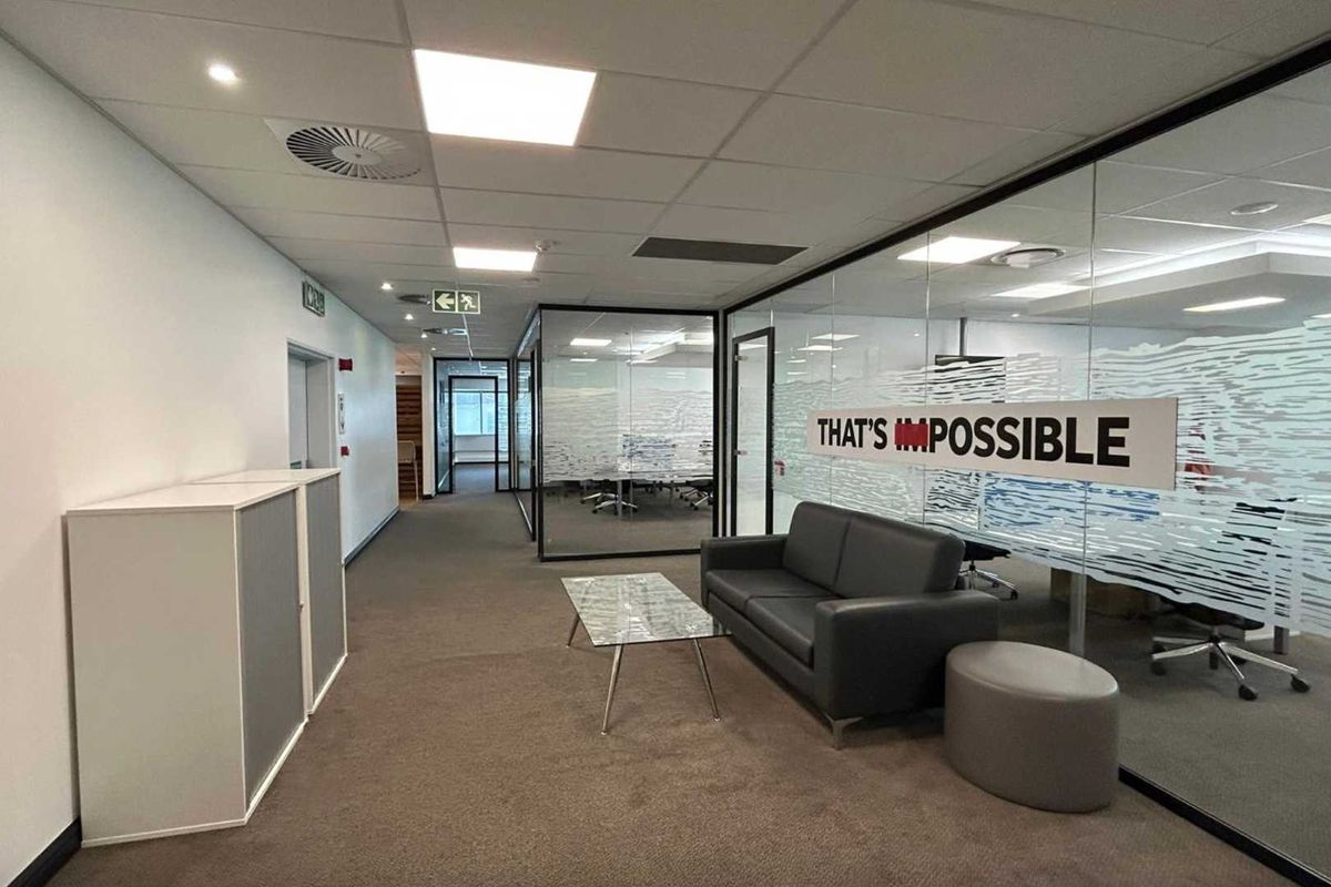Premium 950m2 office space to let in Foreshore - Photo 5
