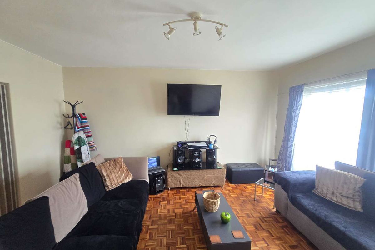 Spacious 104 m2 Duplex with Private Front Yard – Cotswold - Photo 3