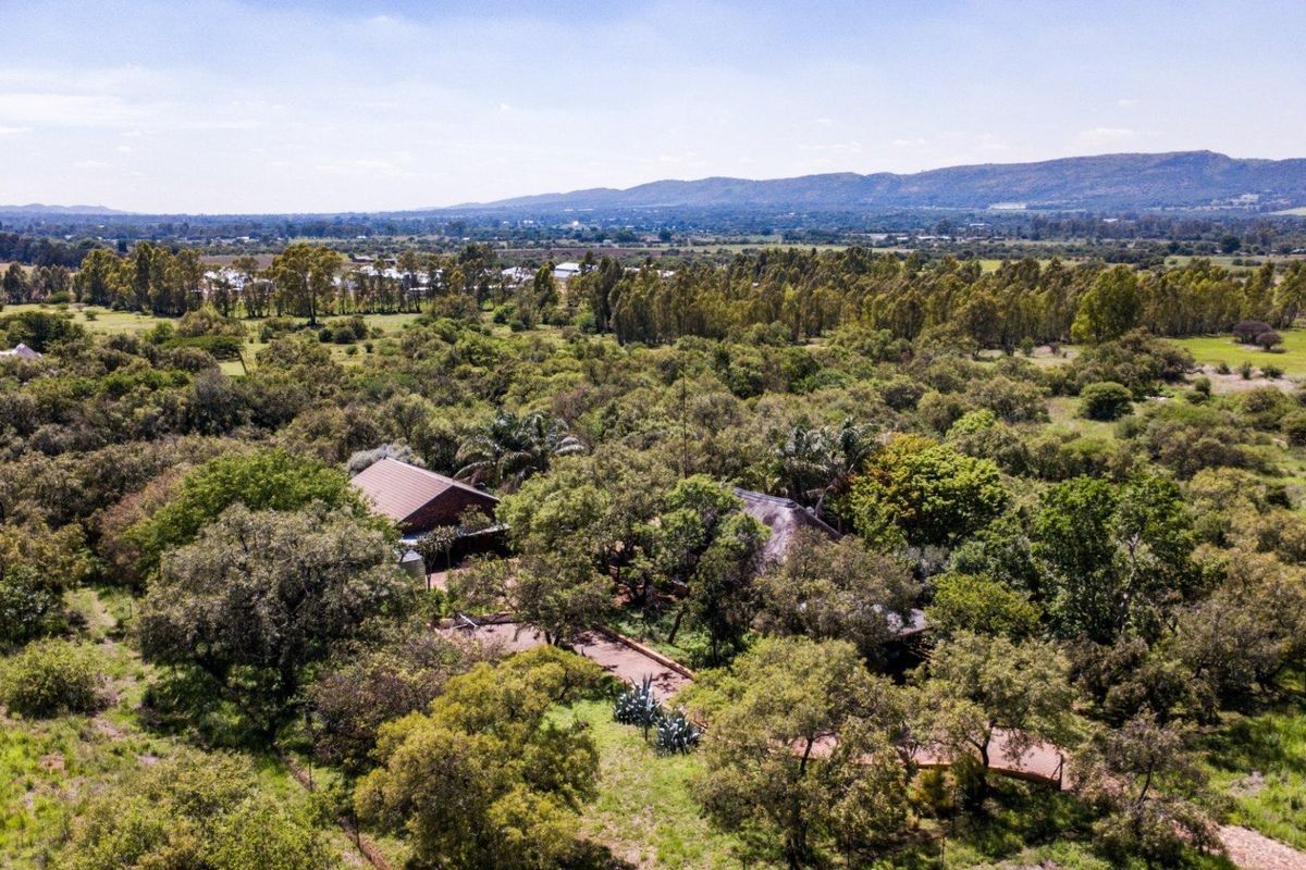 4.2ha Smallholding With Warehouse, Flats & Thatched Home – Kameeldrift West - Photo 3