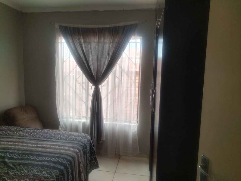 3 bedrooms house to rent in Soshanguve VV - Photo 9