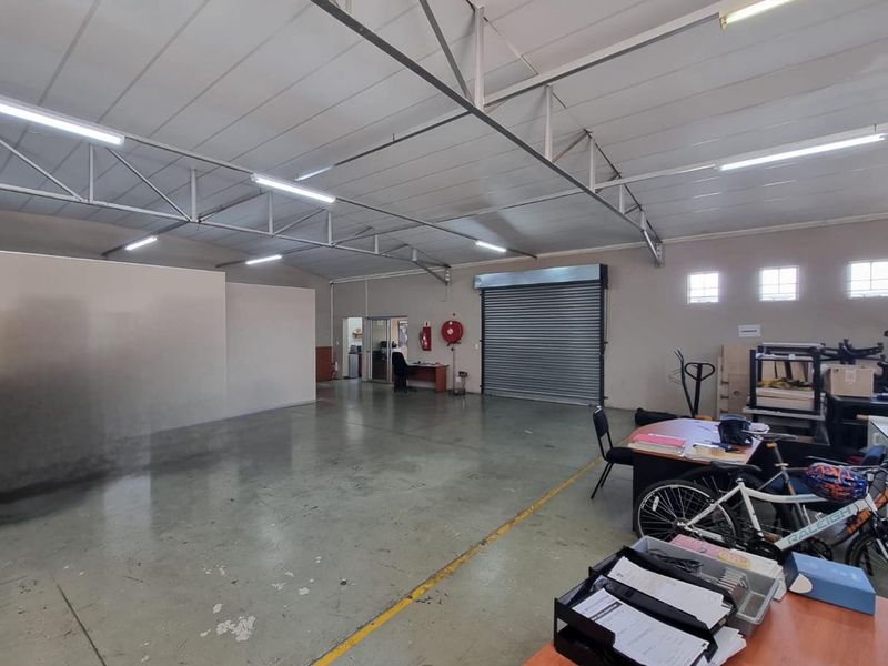 WAREHOUSE SPACE TO LET | SOUTHERN INDUSTRIAL – 115 SQM (INSIDE) + 37 SQM (OUTSIDE) - Photo 3