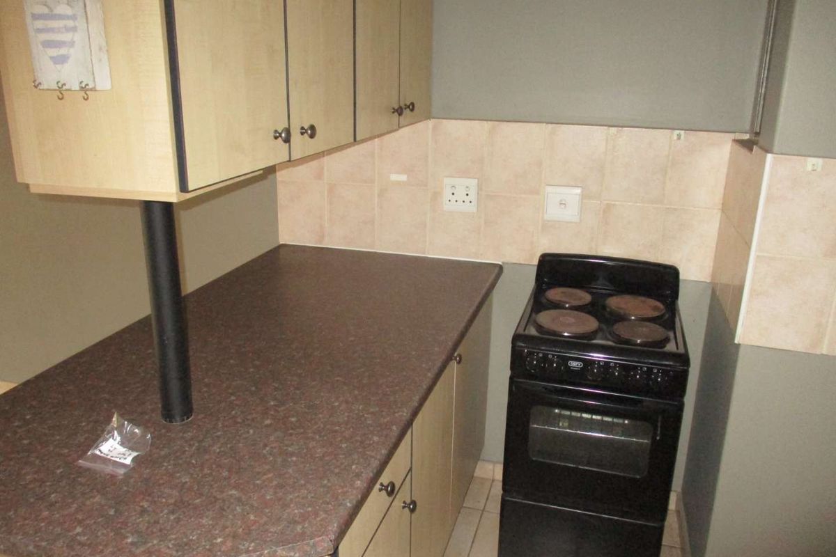 Hillcrest Boulevard, 1 Bedroom Loft for sale - Photo 5