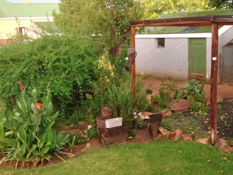 Charming Family Home In  Prime Location - Photo 2