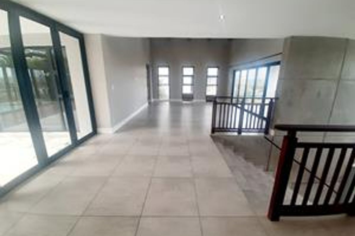 Beautiful Home For Rental in Palm Lakes Estate - Photo 5