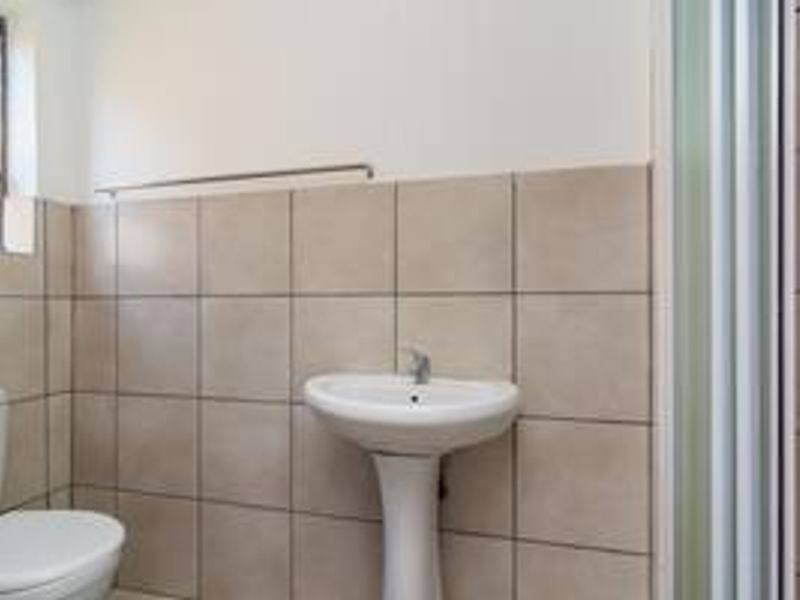 Unwind in your modern haven - Photo 7