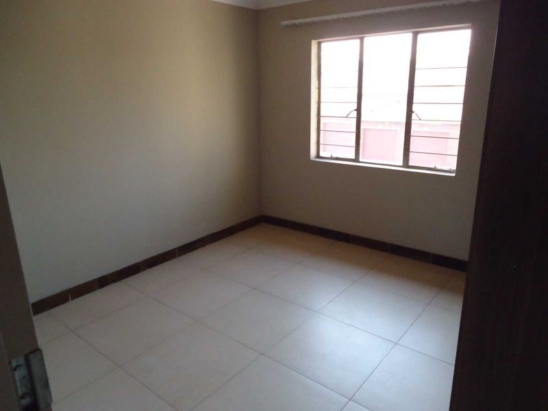2 Bedroom Apartment To Let - Photo 8