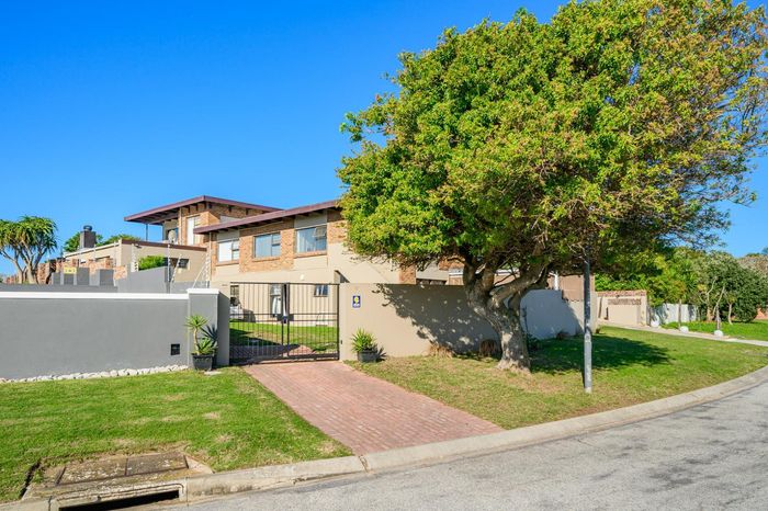 Property #2153684, House For Sale in Summerstrand