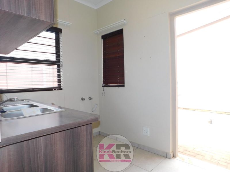 Well maintained family home - Photo 7