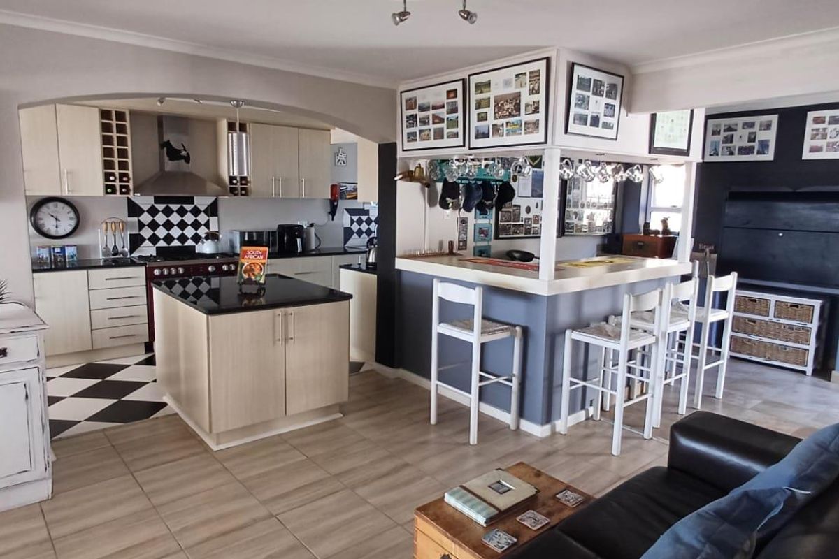 Spacious 3-Bedroom Home in Simons Town - Photo 3