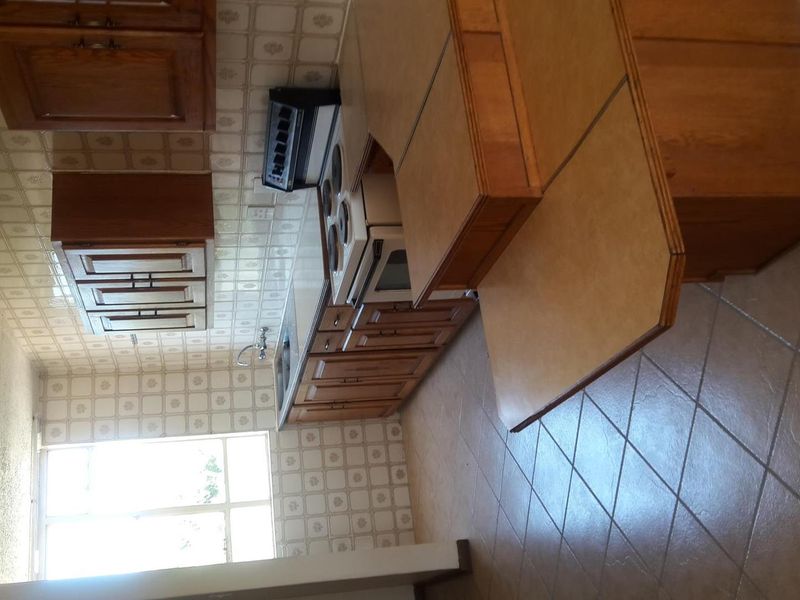 BACHELOR FLAT AVAILABLE IN PRETORIA NORTH-1 APRIL 2026 - Photo 10