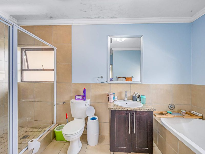 Charming Home in Secure Estate - Photo 3