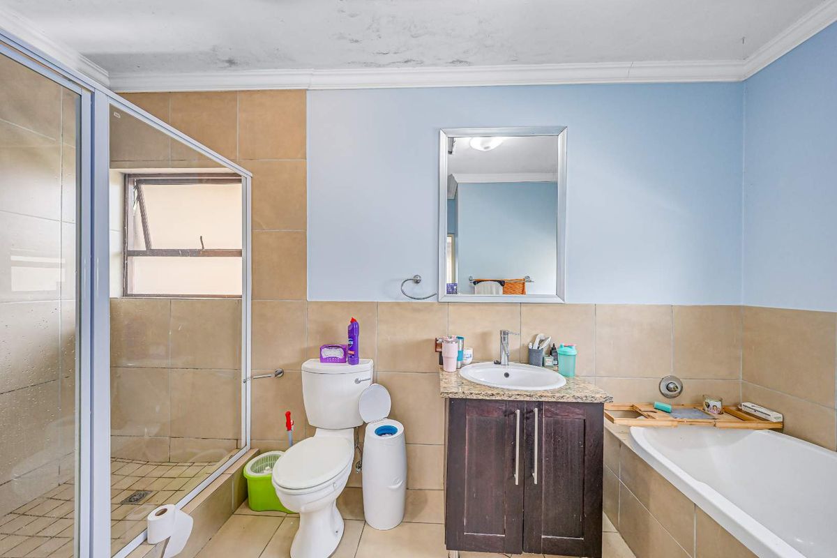 Charming Home in Secure Estate - Photo 3