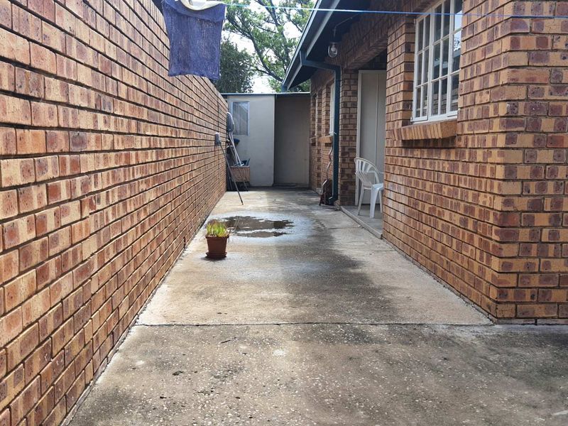 **Bachelor Apartment for Sale in Tranquil Rietfontein Location** - Photo 8