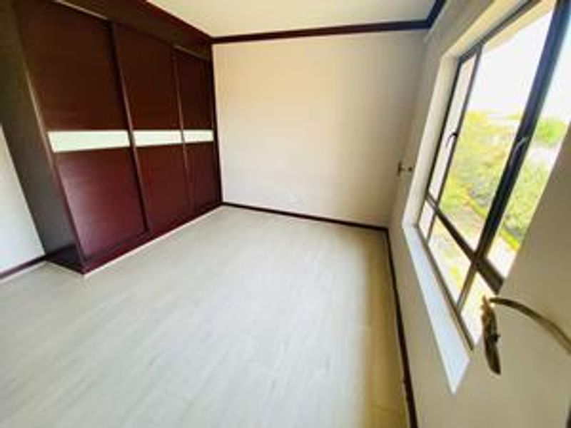 Modern 2 Bedroom Apartment for sale in Summerset - Photo 10