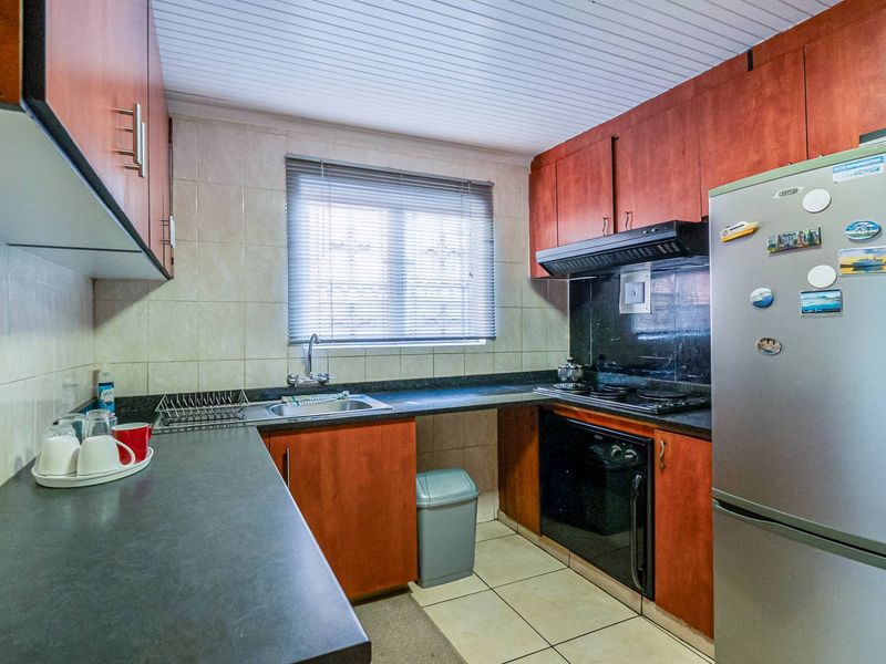 Move-In Ready Duplex in Lotus Park – Space, Security & Smart Living - Photo 6