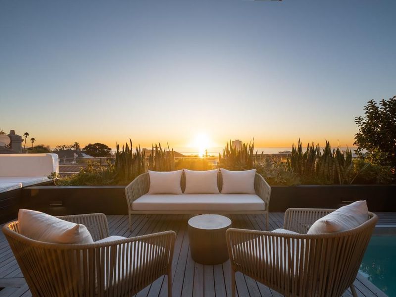 Stylishly Sleek - Photo 5