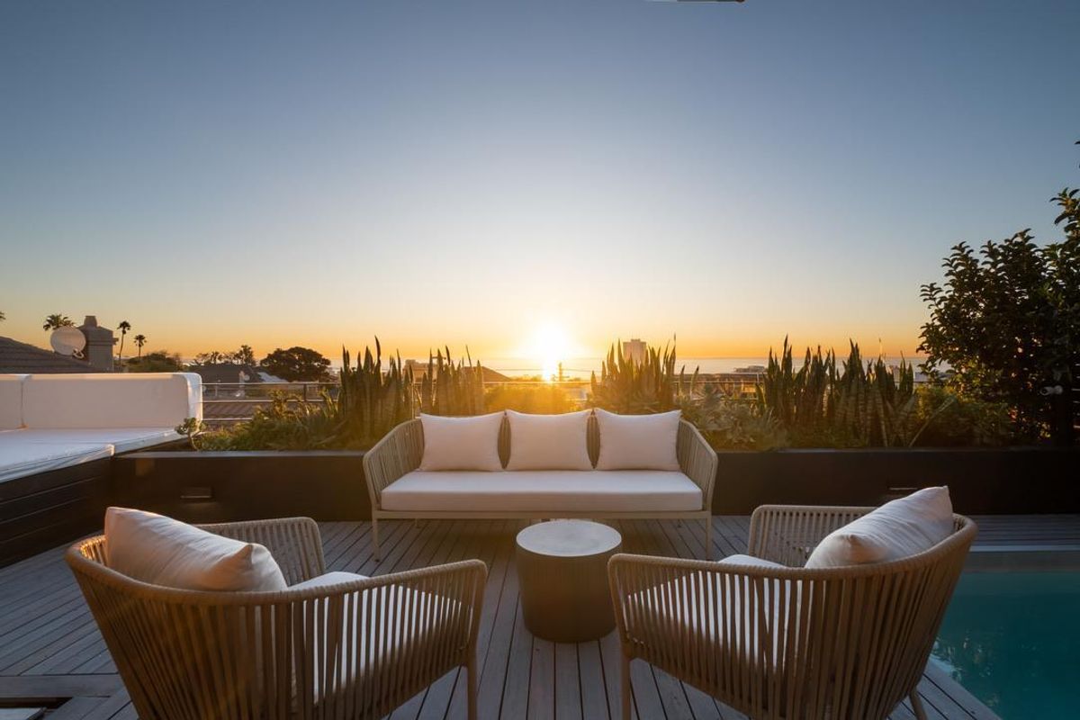 Stylishly Sleek - Photo 5