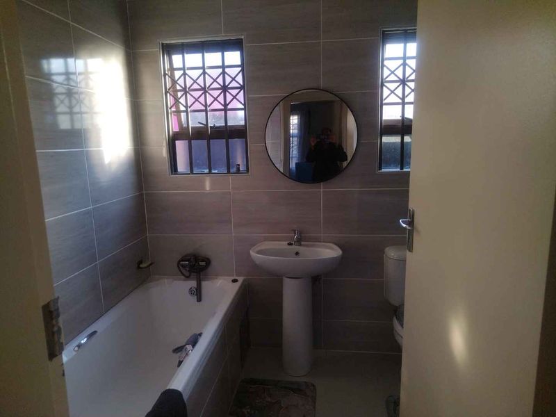 3 bedrooms house for sale in Soshanguve VV - Photo 9