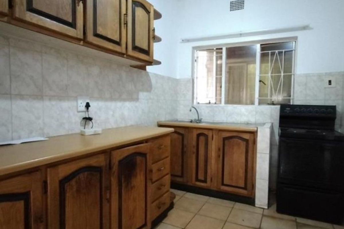 Two Bedroom Ground Floor Apartment for sale - Photo 4