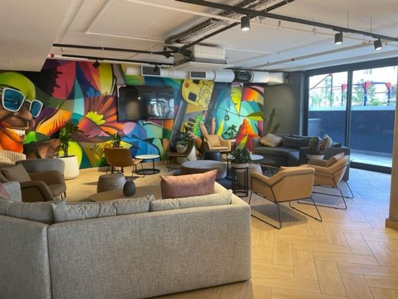 Modern furnished Studio in Station House - Photo 6