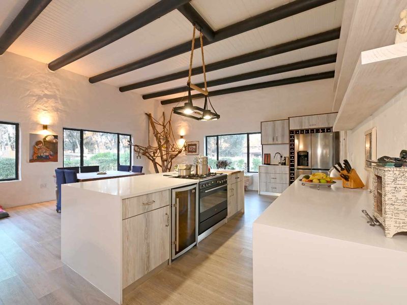 Contemporary Hacienda-Style Luxury Living - Photo 4