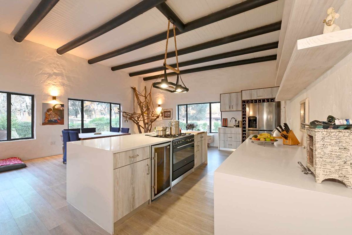 Contemporary Hacienda-Style Luxury Living - Photo 4