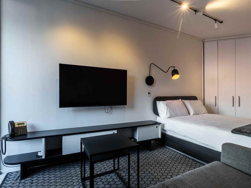 Stylish Studio in Sea Point Steps from the Promenade - Photo 8