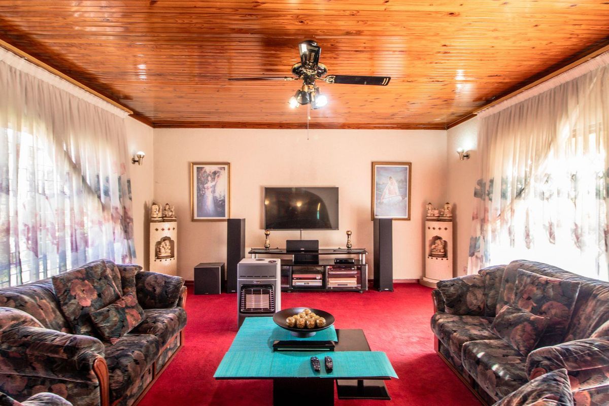 Beautiful Double storey facebrick 6 Bedroom Home - Photo 5