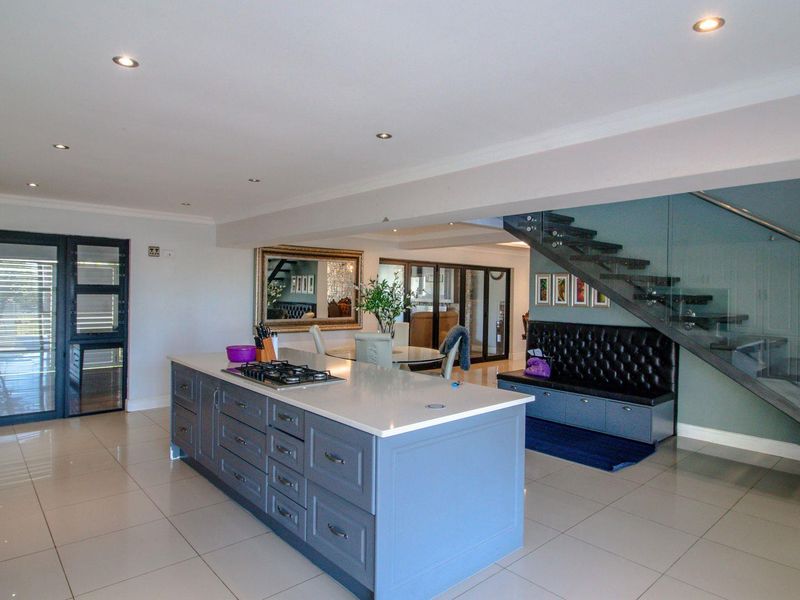 "Wake up every day to breathtaking sea views in this Gonubie masterpiece!" - Photo 9