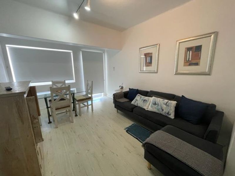 Comfortably furnished 2 Bed apartment with parking, small balcony - Photo 7