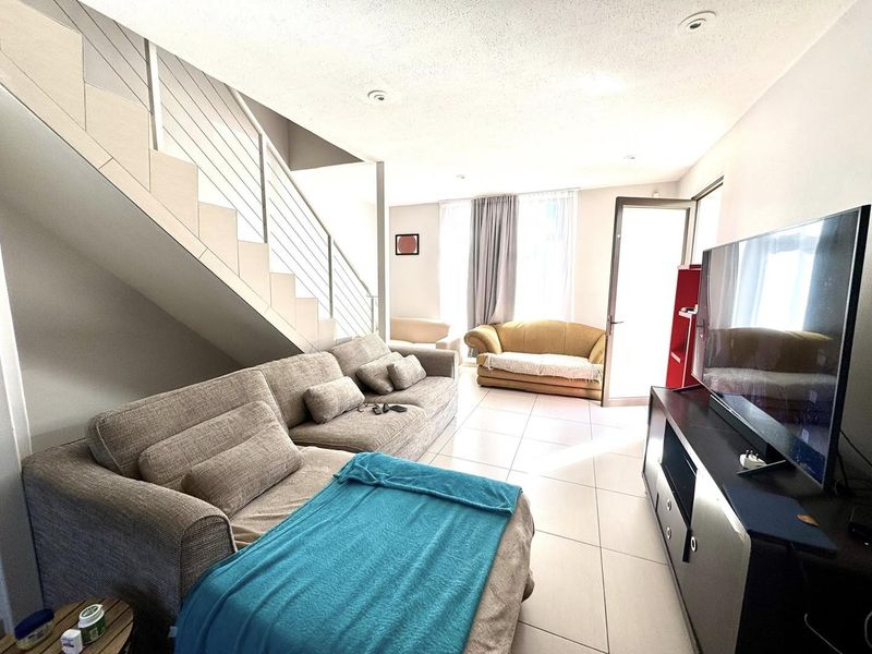 3 Bedroom Townhouse For Sale in Elisenheim - Photo 3