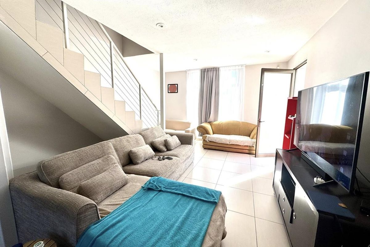 3 Bedroom Townhouse For Sale in Elisenheim - Photo 3