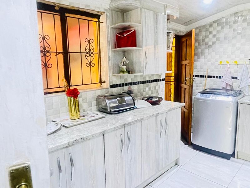 AN OPPORTUNITY TO INVEST IN A 7 ROOMS PROPERTY. - Photo 10