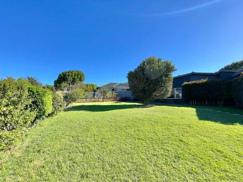 Charming 3-Bedroom Family Home Full of Potential in Mossel Bay Central, Mossel Bay - Photo 6