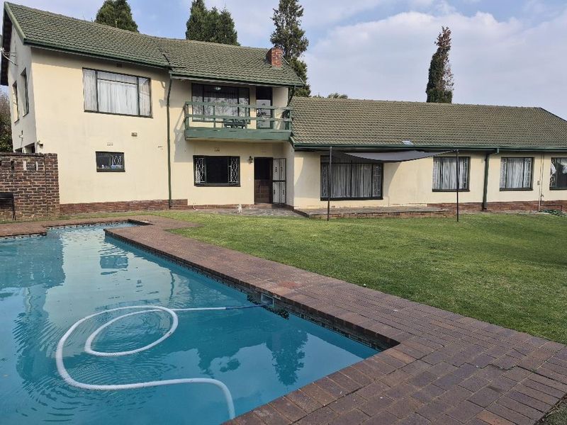 Spacious family home with flatlet in sought after Atlasville - Photo 1