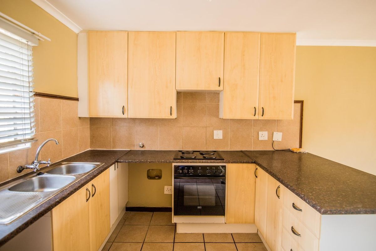3 Bedroom Simplex with a Private Garden - Photo 4