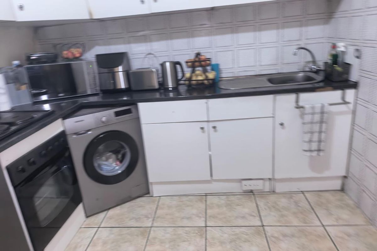 1-Bedroom Flat in Benoni Central - Photo 2